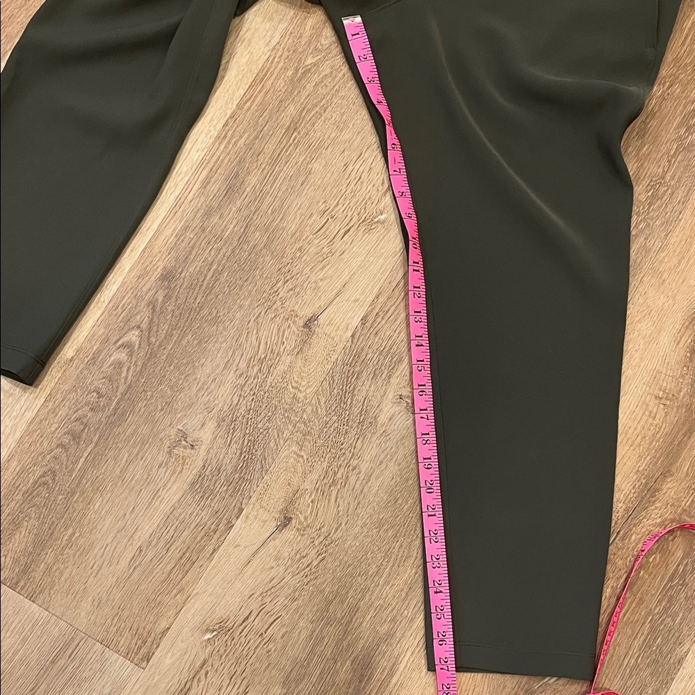 lululemon athletica Women's Dark Olive Green Joggers - Picture 7 of 7